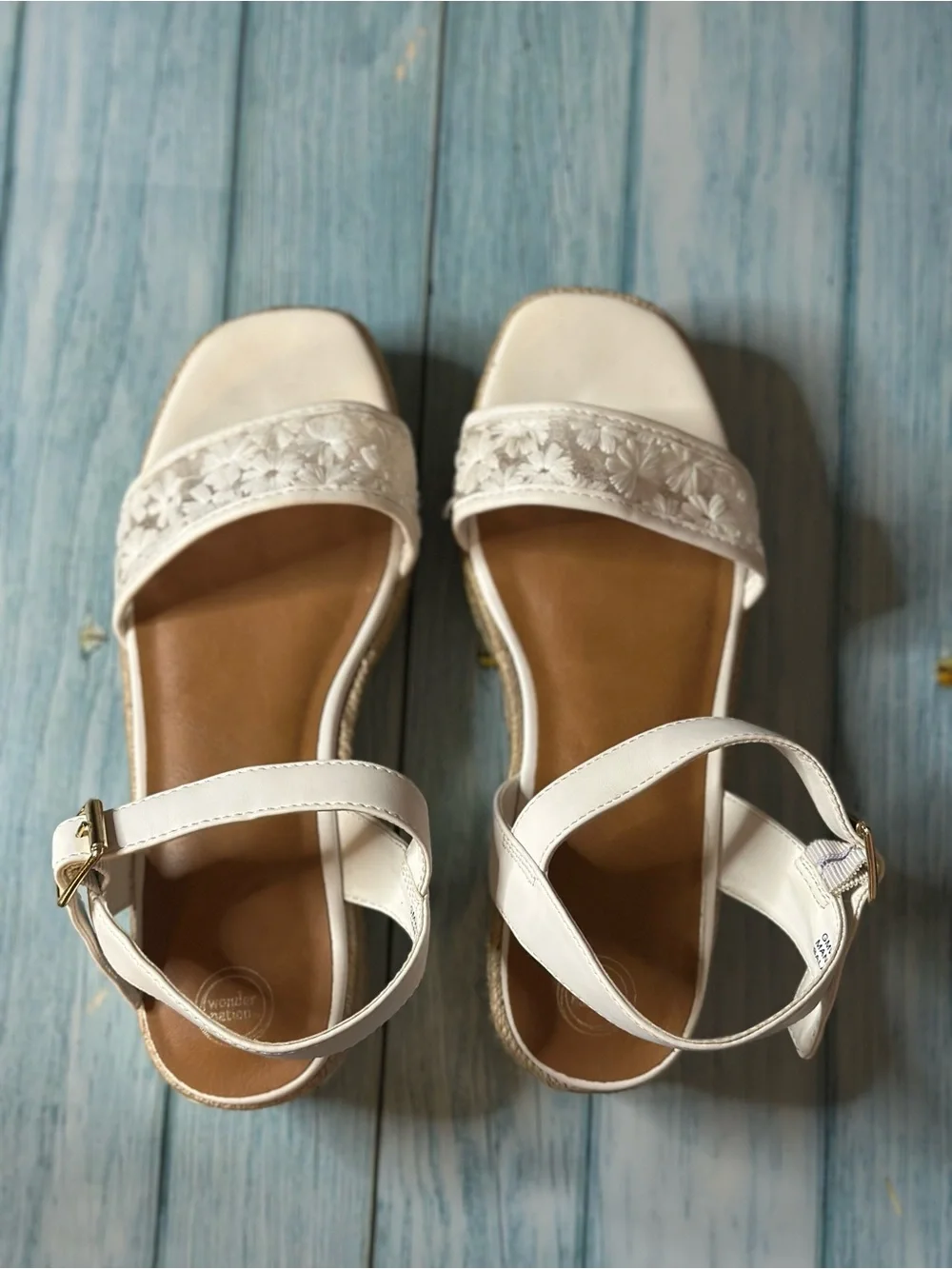 White Braided Straw Platform Sandals with Floral Mesh Stitching on Strap | Sz:3Y